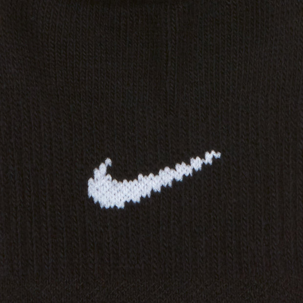 The Nike Everyday Plus Cushioned Socks bring comfort to your workout with extra cushioning under the heel and forefoot and a snug, supportive arch band. Sweat-wicking power and breathability up top help keep your feet dry and cool to help push you through that extra set.