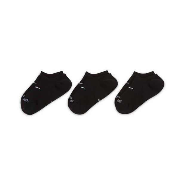 The Nike Everyday Plus Cushioned Socks bring comfort to your workout with extra cushioning under the heel and forefoot and a snug, supportive arch band. Sweat-wicking power and breathability up top help keep your feet dry and cool to help push you through that extra set.