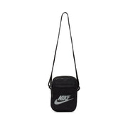 The Nike Heritage Crossbody Bag gives you a durable design with multiple compartments to help keep you organized when you're out and about. An adjustable strap lets you customize your carrying experience.