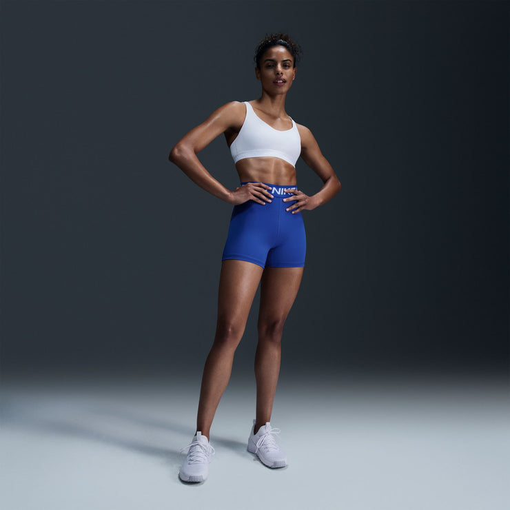 In this sleek, stay-put sports bra, you're in control of your workout and your day. High support gives you a locked-in feeling and helps keep motion to a minimum, making it ideal for runs and high-impact sports. Smooth, quick-drying fabric gives the bra a clean finish so you can wear it your way.