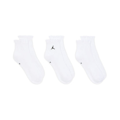 Complement your fit with these ankle socks, made of a core poly blend with lettuce trimmed cuffs. A ribbed arch support band gives you that extra-supportive feel.
