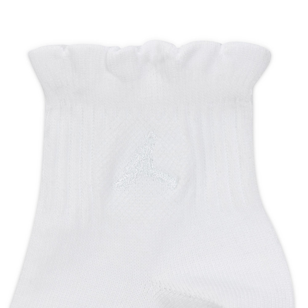 Complement your fit with these ankle socks, made of a core poly blend with lettuce trimmed cuffs. A ribbed arch support band gives you that extra-supportive feel.