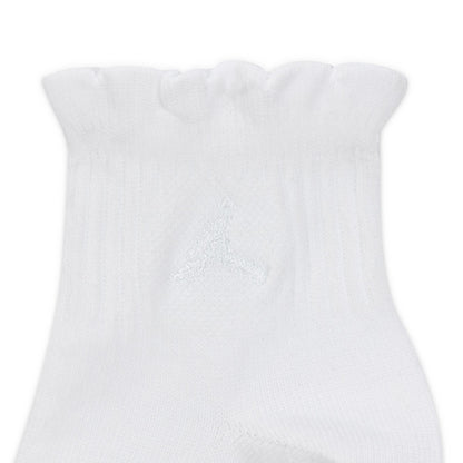 Complement your fit with these ankle socks, made of a core poly blend with lettuce trimmed cuffs. A ribbed arch support band gives you that extra-supportive feel.
