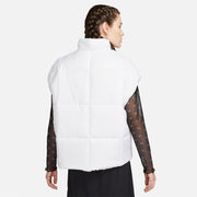 Warm enough to keep you comfortable but light enough to keep you on the go, this loose puffer vest is the perfect layering piece. Lightweight insulation paired with Nike Therma-FIT technology manages your body's natural heat to help keep you warm on chilly days. Zip it all the way up for extra coverage and slip your hands in the pockets when they need a break from the cold.