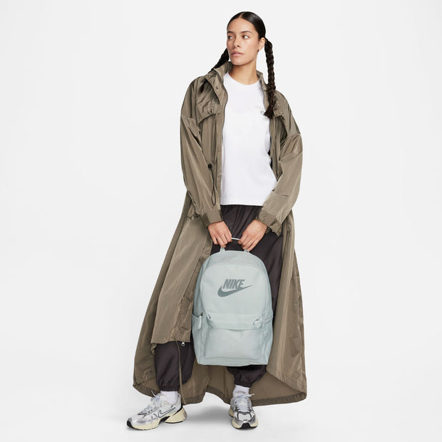 Take your gear to go with the Nike Heritage Backpack. Its spacious main compartment features a sleeve that holds up to a 15" laptop, so your computer is never out of reach. 2 zippered accessories pockets help keep your gear organized and easy to grab. This product is made with at least 65% recycled polyester fibers.