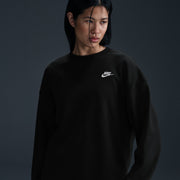 Made with semi-brushed fleece and a loose fit, this crew-neck sweatshirt provides a breathable, cozy layer.
