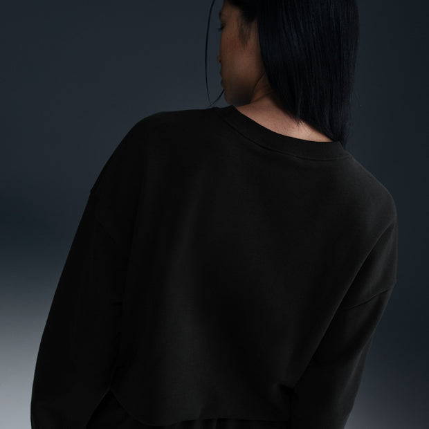 Made with semi-brushed fleece and a loose fit, this crew-neck sweatshirt provides a breathable, cozy layer.
