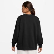 Made with semi-brushed fleece and a loose fit, this crew-neck sweatshirt provides a breathable, cozy layer.
