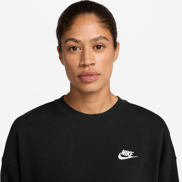 Made with semi-brushed fleece and a loose fit, this crew-neck sweatshirt provides a breathable, cozy layer.
