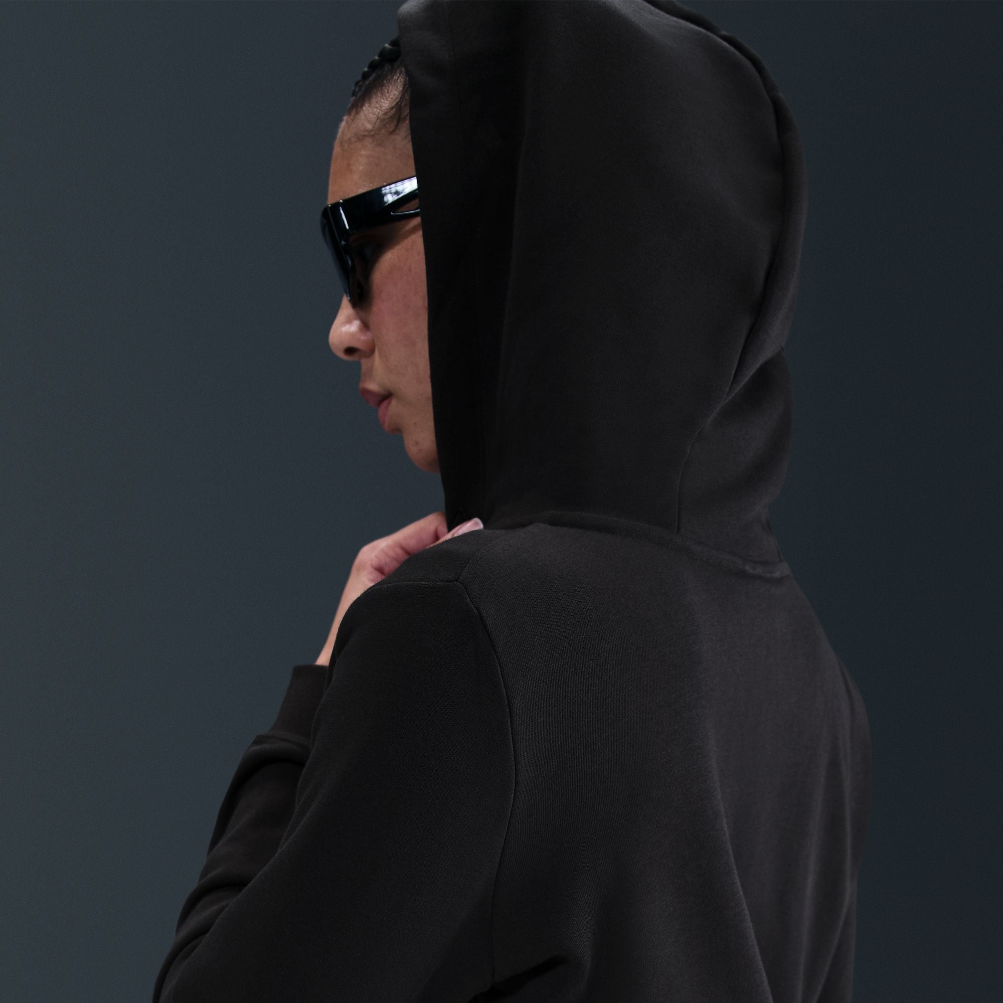 best-selling fleece for a reason, Club Fleece has a cozy, familiar feel and consistent fit you can return to again and again. Brushed for added warmth and softness, it’s an ideal layer for colder temperatures.
Ribbing at the hem and cuffs is soft and stretchy for easy layering.
Jersey-lined 3-panel hood feels soft and smooth.