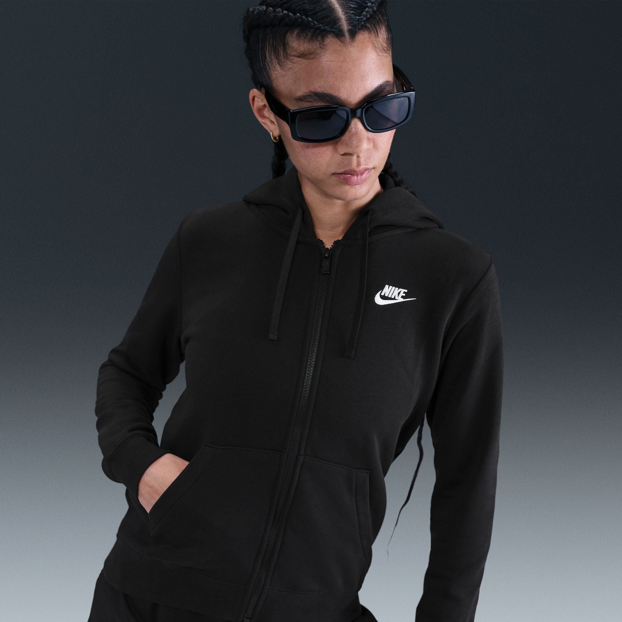 best-selling fleece for a reason, Club Fleece has a cozy, familiar feel and consistent fit you can return to again and again. Brushed for added warmth and softness, it’s an ideal layer for colder temperatures.
Ribbing at the hem and cuffs is soft and stretchy for easy layering.
Jersey-lined 3-panel hood feels soft and smooth.