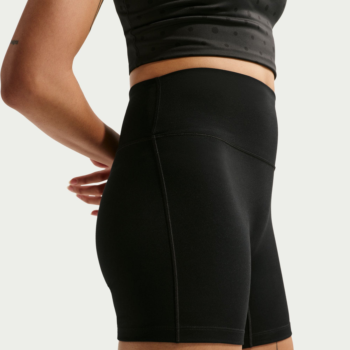 Nike Dri-FIT technology moves sweat away from your skin for quicker evaporation, helping you stay dry and comfortable.
Midweight, peachy-soft fabric stretches with your every move and dries quickly.
Absence of a front seam helps keep the fabric from riding up for a smooth fit.
Back pocket fits most phones.