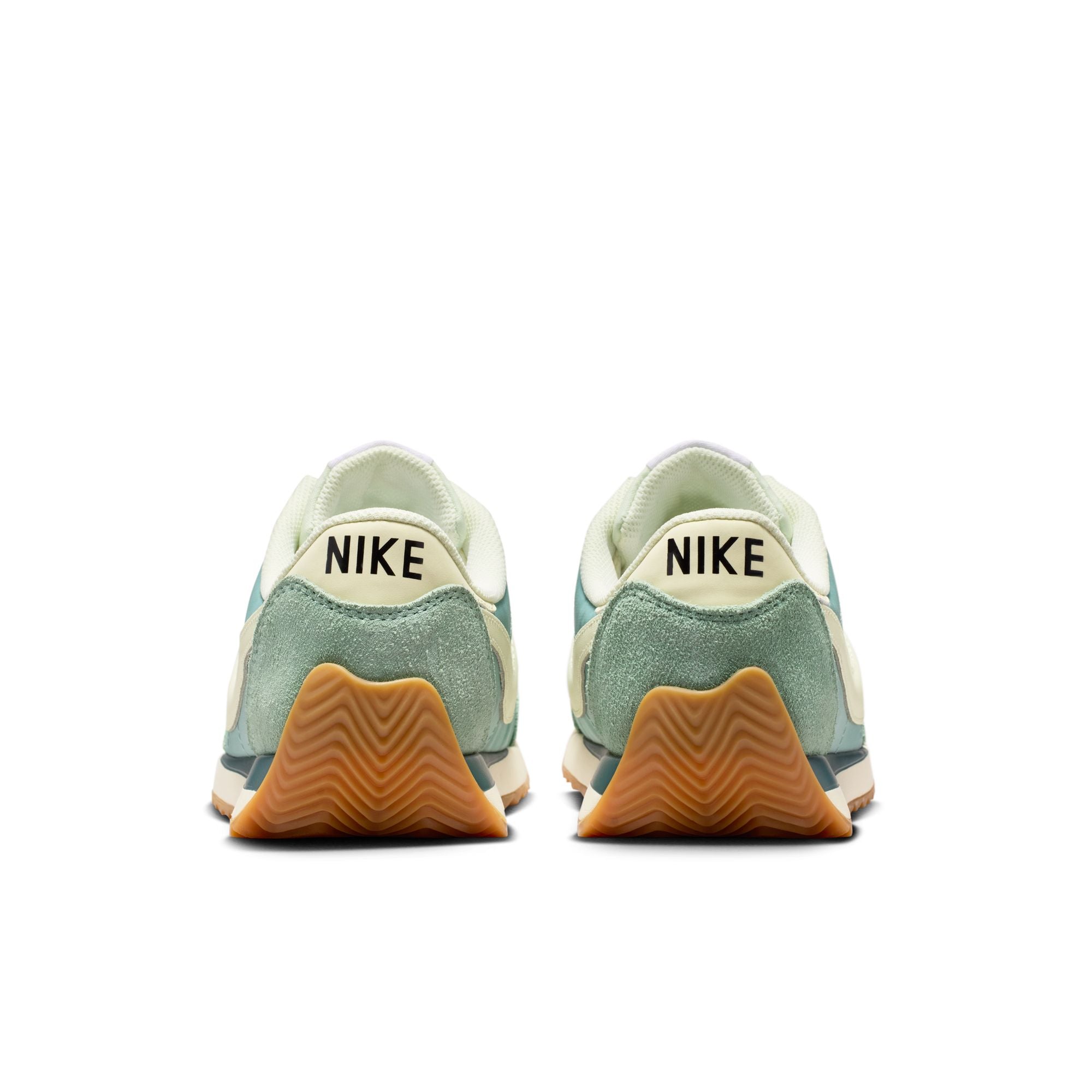 Leather and suede create a layered look that lasts.
Wide collar opening captures the proportions of '70s running style.
Herringbone gum sole with flex grooves provides grip from heel to toe.
