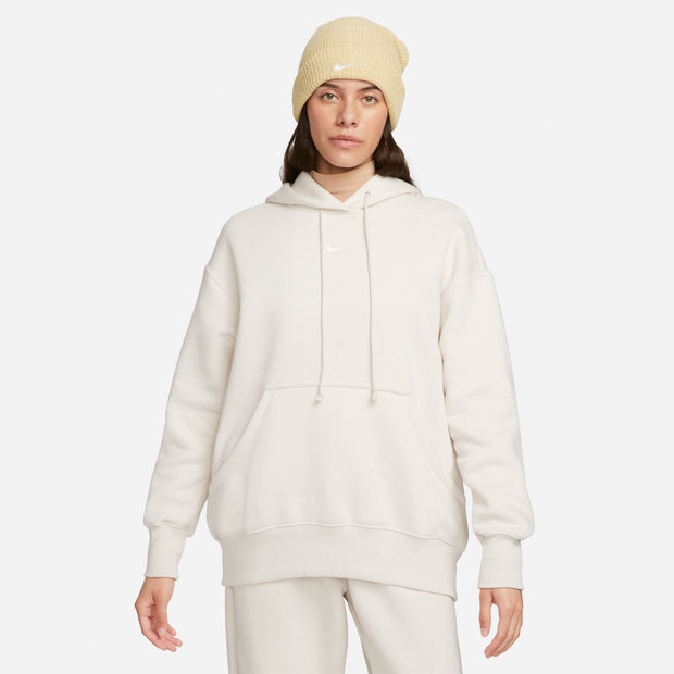 Grounded in style, comfort and versatility, meet our take on luxury loungewear. This classic hoodie helps you stay cozy all day long, thanks to midweight fleece that feels soft yet structured. Plus, exaggerated details (like taller ribbing and oversized fit) give you a trend-right look.