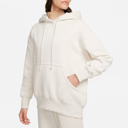 Grounded in style, comfort and versatility, meet our take on luxury loungewear. This classic hoodie helps you stay cozy all day long, thanks to midweight fleece that feels soft yet structured. Plus, exaggerated details (like taller ribbing and oversized fit) give you a trend-right look.