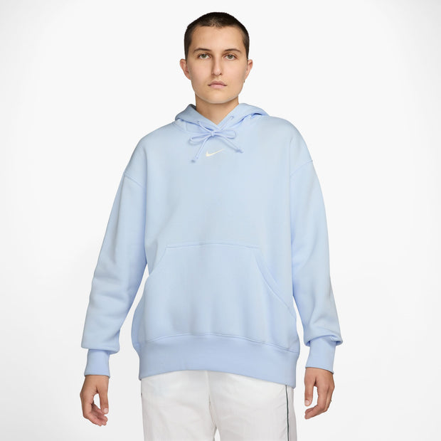 Grounded in style, comfort and versatility, meet our take on luxury loungewear. This classic hoodie helps you stay cozy all day long, thanks to midweight fleece that feels soft yet structured. Plus, exaggerated details (like taller ribbing and oversized fit) give you a trend-right look.
