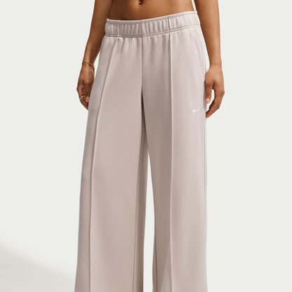 Mid-Rise Wide-Leg Track Pants
Nike are reimagining classic track pants. Midweight knit and super wide legs combine to bring effortless drape to your look.