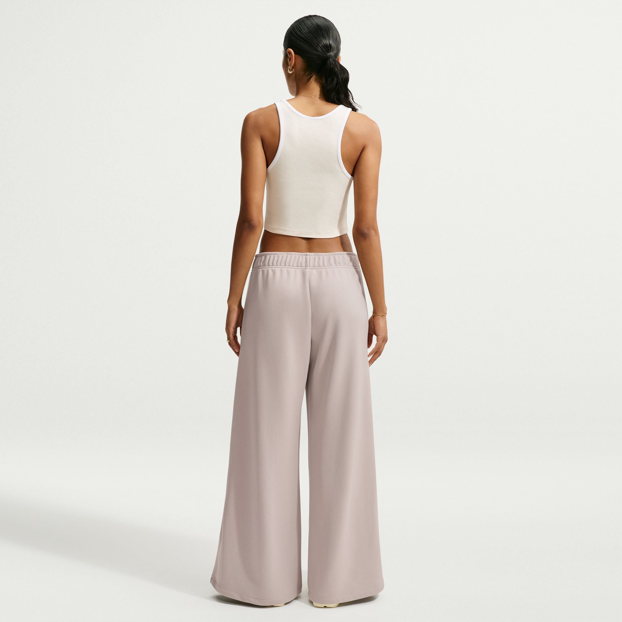Mid-Rise Wide-Leg Track Pants
Nike are reimagining classic track pants. Midweight knit and super wide legs combine to bring effortless drape to your look.