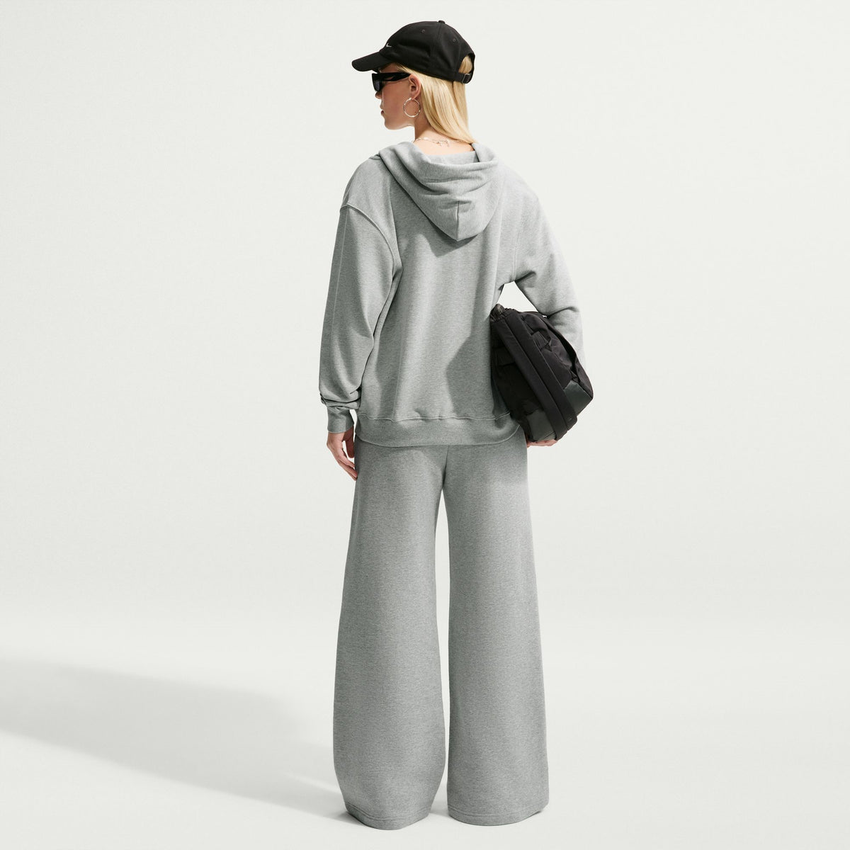 Luxe fabrics, flawless fits, craft details—Studio Fleece is chill mode, done better. Ideal for warmer temps, our lightweight fleece drapes gently, has a smooth face and breathable loopback finish.
