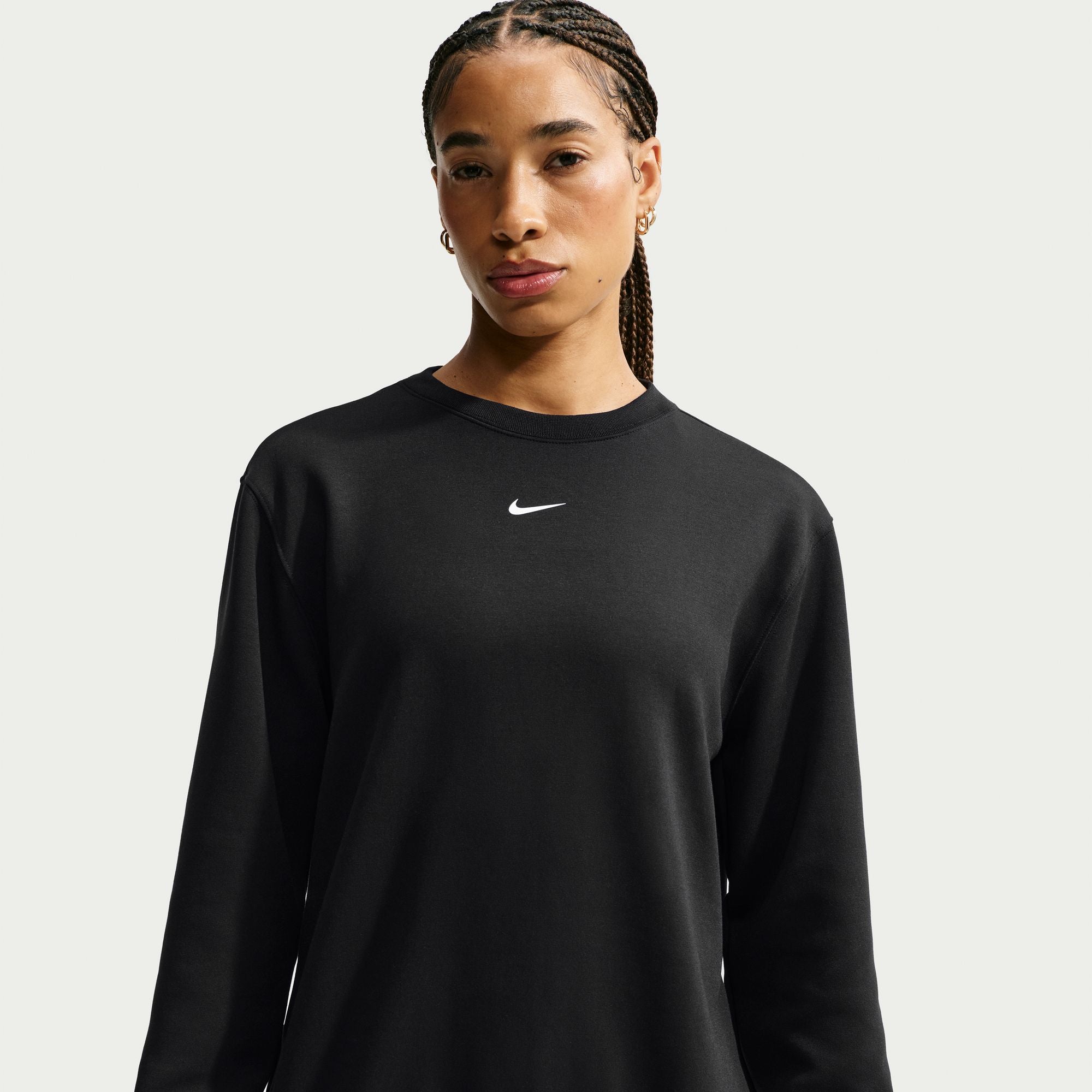Nike Dri-FIT technology moves sweat away from your skin for quicker evaporation, helping you stay dry and comfortable.
Midweight fleece is smooth on the outside and peachy soft on the inside.