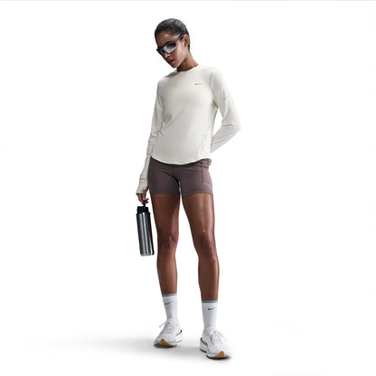 Nike Swift
Women's Dri-FIT UV Long-Sleeve Crew-Neck Running Top
Using insights from runners like you, Nike prioritized functionality to refresh their Swift essentials. This lightweight top has been designed to help reduce chafing. It's soft, sweat-wicking and helps block out UV rays so you can focus on your miles, and nothing else.