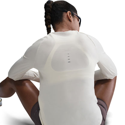 Nike Swift
Women's Dri-FIT UV Long-Sleeve Crew-Neck Running Top
Using insights from runners like you, Nike prioritized functionality to refresh their Swift essentials. This lightweight top has been designed to help reduce chafing. It's soft, sweat-wicking and helps block out UV rays so you can focus on your miles, and nothing else.