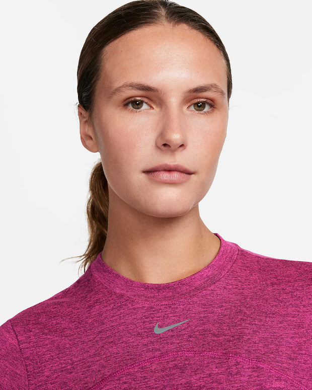 Nike Dri-FIT Swift Element UV Women's Crew-Neck Running Top Whether it's a chill in the air or powerful rays, this easy-fitting crew-neck is ready to support you on your run. Sweat-wicking tech helps keep you comfortable and dry, and UV protection adds extra coverage so you can feel confident as you log your daily miles.