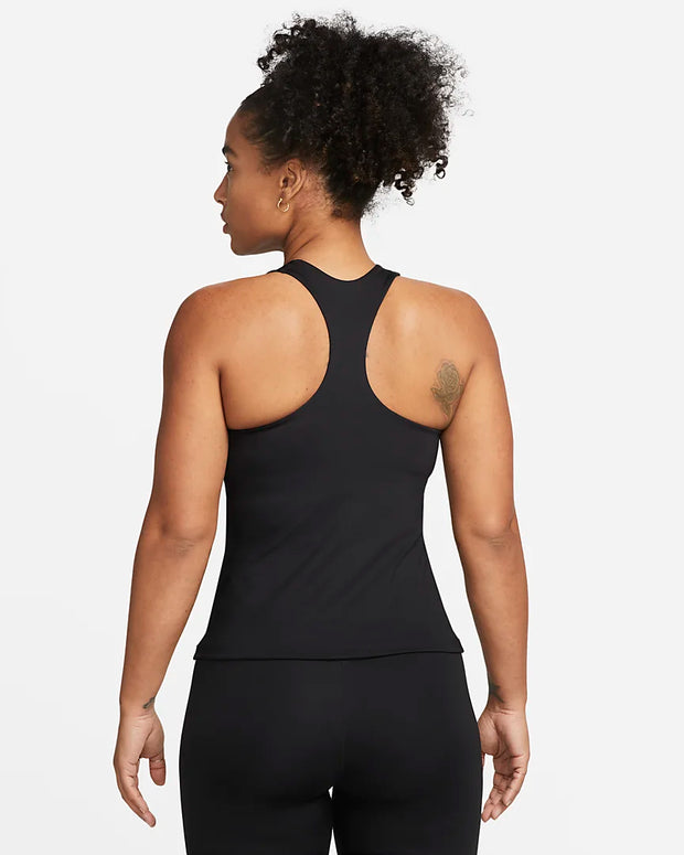 When you want it all, this tank is the pick. The iconic Swoosh bra is built in and smooth, stretchy fabric snuggly holds you, so you're set with everything you need to go from the office to the gym and back again. 