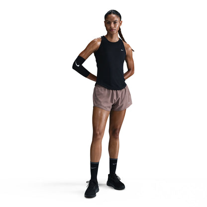 Find your rhythm in this slim-fitting Tempo tank top. Sleek, sweat-wicking fabric helps you stay dry while large mesh panels under the arms deliver ventilation with every stride.