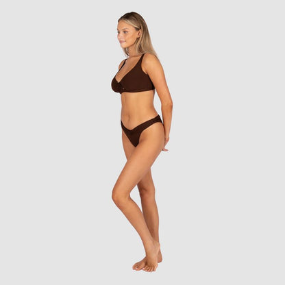 Positano's premium Spanish soft rib brings elevated, resort-ready sophistication to this underwire bra top — confident, sculpting support for D–E cups with a gold luxe trim that elevates every silhouette.