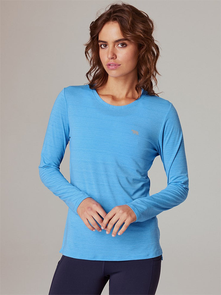 A performance workout t-shirt with a classic sports fit, the Always Crew long sleeve workout t-shirt is perfect for layering and transeasonal weather. Constructed from biodegradable Satellite, a new eco-fibre made with recycled plastic and Tencel with a lightweight, breathable handle and subtle heathered finish.