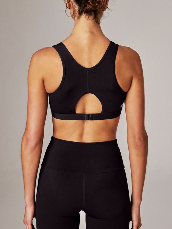 Eclipse all other high impact sports bras in your wardrobe with the all-new 'Ellipse' sculpt sports bra. Constructed from the exclusive Italian RB Sculpt, boasting a massive 41% elastane content, the ultimate performance compression fabric wins the 'no jiggle' test every tim