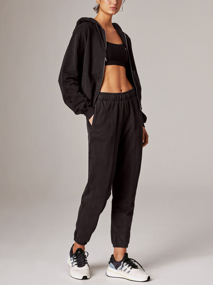 For all those vintage vibes, it's the Heritage Sweatpants for the win. Created in premium 320gsm cotton french terry and finished with a premium garment dye treatment that screams effortless chic. From coffees, to catch ups, to couch hangs, these sweats will be your new BFF.  Features:  Ab-Waisted = super high rise sits at your natural waist Relaxed fit Soft waistband with drawcord Side pockets & elastic cuffs