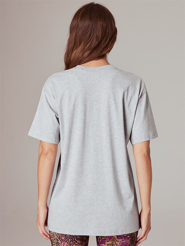 Your all-time favorite workout tee, the Hollywood 90's Tee, will be the MVP of your activewear wardrobe. Made from 100% super soft cotton jersey, it offers comfort, breathability, and easy care. With an oversized boyfriend fit, it pairs perfectly with all your favourite gym leggings, bike shorts, and sweats.
