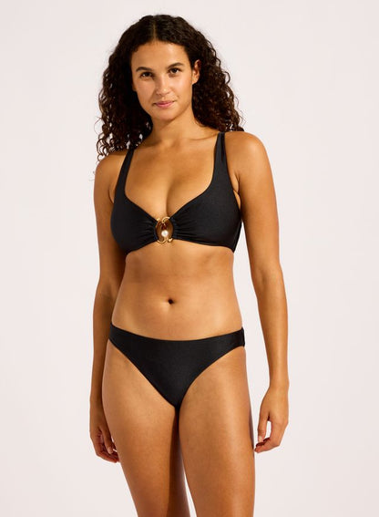 Low Rise Pant
Regular Pant Coverage
Soft Edges For Comfort
