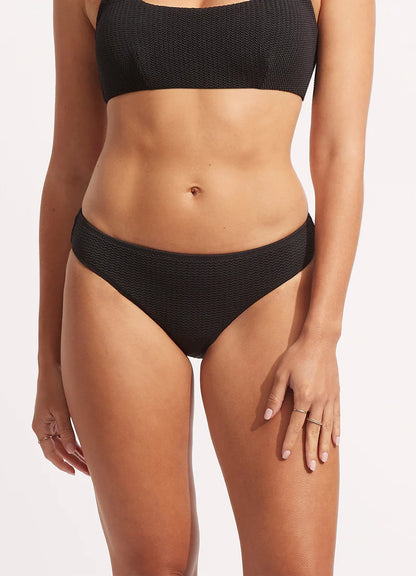 Low Rise Pant
Regular Pant Coverage
Soft Edges For Comfort
Fabric: 95% Nylon / 5%Elastane