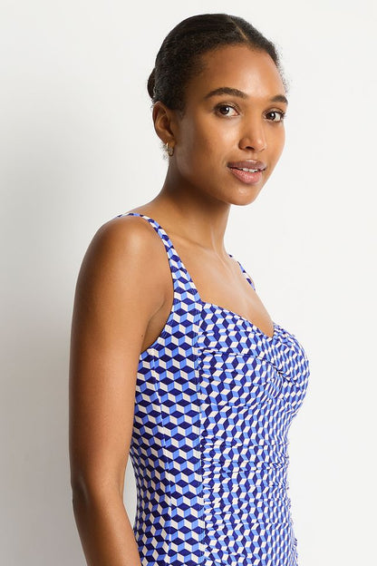 Multifit bust - best suited for cups A-DD
Fixed soft cup support
Front body ruching detail
Adjustable & convertible straps - adjust for comfort & to ensure the perfect fit
Side boning for shape & side support
Powermesh lining for front & back support
