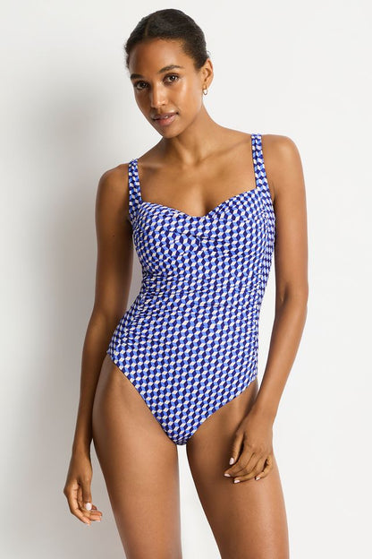 Multifit bust - best suited for cups A-DD
Fixed soft cup support
Front body ruching detail
Adjustable & convertible straps - adjust for comfort & to ensure the perfect fit
Side boning for shape & side support
Powermesh lining for front & back support
