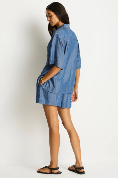 Side Pockets
Drawstring cord and elastic waist
Contrast top stitching detail