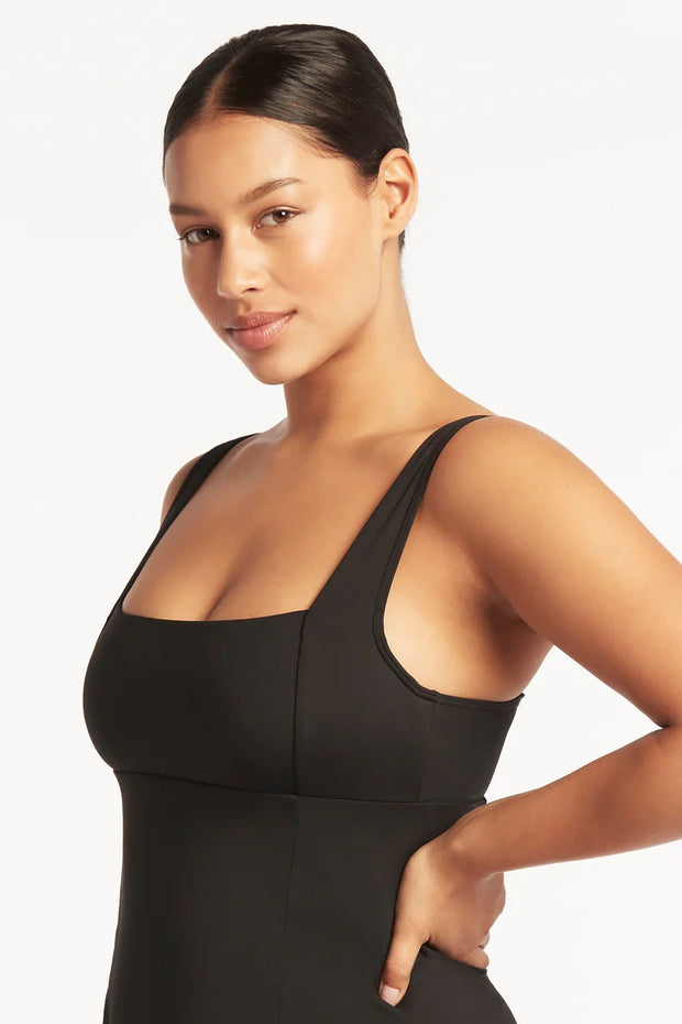 Best suited for cups A to DD Hidden underwire bra Removable soft cups;- remove cups to give more depth if you have a larger bust Adjustable &; convertible straps - adjust for comfort & ; to ensure the perfect fit Powermesh lining for front and back support