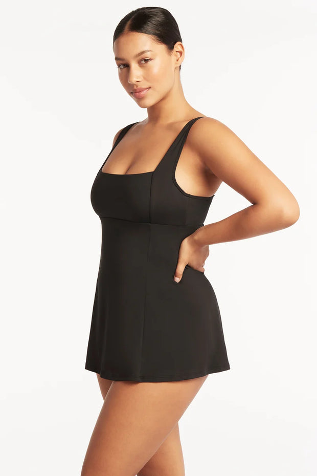 Best suited for cups A to DD Hidden underwire bra Removable soft cups;- remove cups to give more depth if you have a larger bust Adjustable &; convertible straps - adjust for comfort & ; to ensure the perfect fit Powermesh lining for front and back support