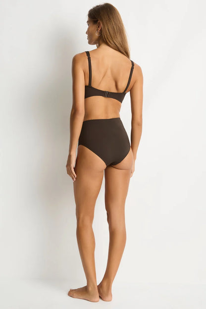 Multifit bust - best suited for cups A to E
Wire-free
Lifts, supports, and shapes your bust
Butterfly back clip
Adjustable & convertible straps - adjust for comfort & to ensure the perfect fit
Side boning for shape &amp; side support
Powermesh lining for front &amp; back support