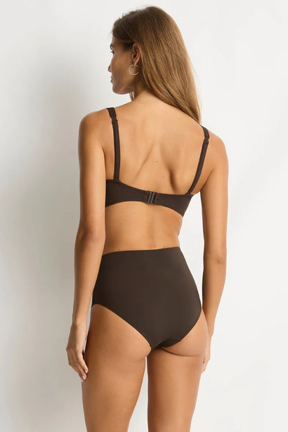 Multifit bust - best suited for cups A to E
Wire-free
Lifts, supports, and shapes your bust
Butterfly back clip
Adjustable & convertible straps - adjust for comfort & to ensure the perfect fit
Side boning for shape &amp; side support
Powermesh lining for front &amp; back support