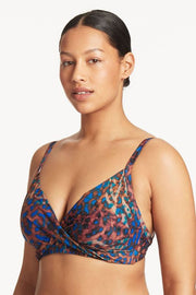 Best suited for cups DD to E Hidden underwire bra Adjustable & convertible straps - adjust for comfort & to ensure the perfect fit Side boning for shape & side support Powermesh lining for front & back support