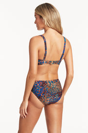 Hunter is printed on Sea Level's Eco recycled base which has a sleek and soft hand feel, and is designed for the ultimate comfort and support.  Mid rise waist Powermesh lining for fron