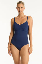 Best suited for cups DD to E Hidden underwire bra Side boning for shape & side support Powermesh lining for front & back support