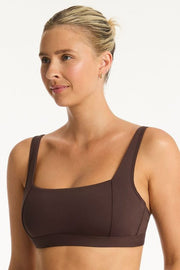 Best suited for cups A to DD Adjustable & convertible straps - adjust for comfort & to ensure the perfect fit Butterfly back clip Side boning for shape & side support Powermesh lining for front & back support