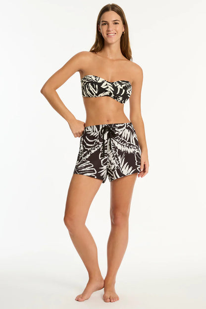 Jungle Book, with its hand-painted brushstrokes and bold palette, is the season’s chic resort update and the ultimate foundation for your swim wardrobe. 

4 way stretch
Elasticated waistband with a drawcord