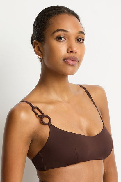 Best suited for cups A-D
Removable soft cups - remove cups to give more depth if you have a larger bust
Geometric multi ring detail
Butterfly back clip
Adjustable & convertible straps - adjust for comfort & to ensure the perfect fit
Powermesh lining for front & back support