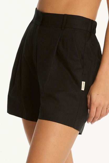 High Waisted Mid Length Short
Zip front with invisible closure
Front tucks with side pockets
Back Darts with elastic back waist